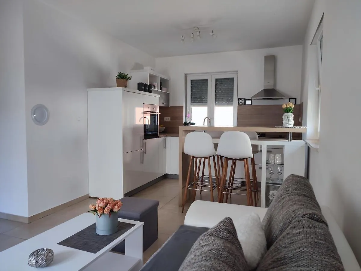 Nina Apartment Pula